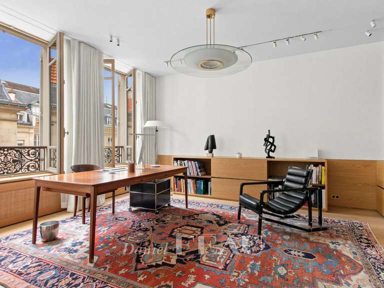 Appartement Paris 7e - 2 chambres - 145m²