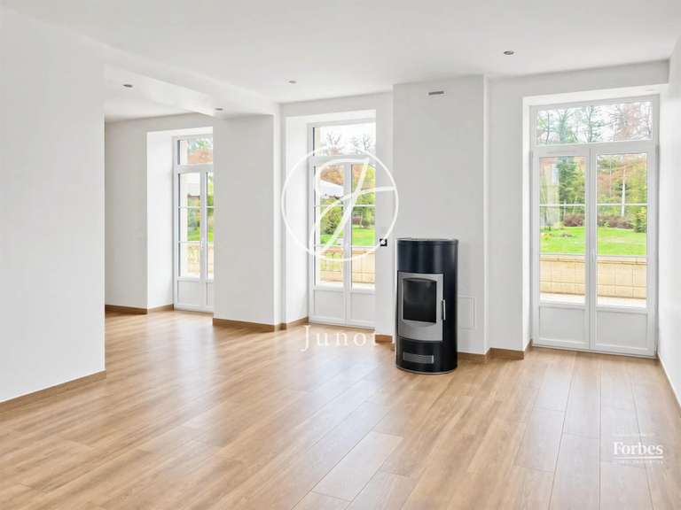 Appartement Lévis-Saint-Nom - 5 chambres - 243m²