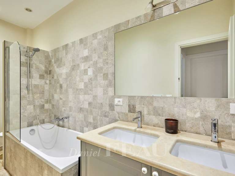 Appartement Paris 17e - 4 chambres - 156m²