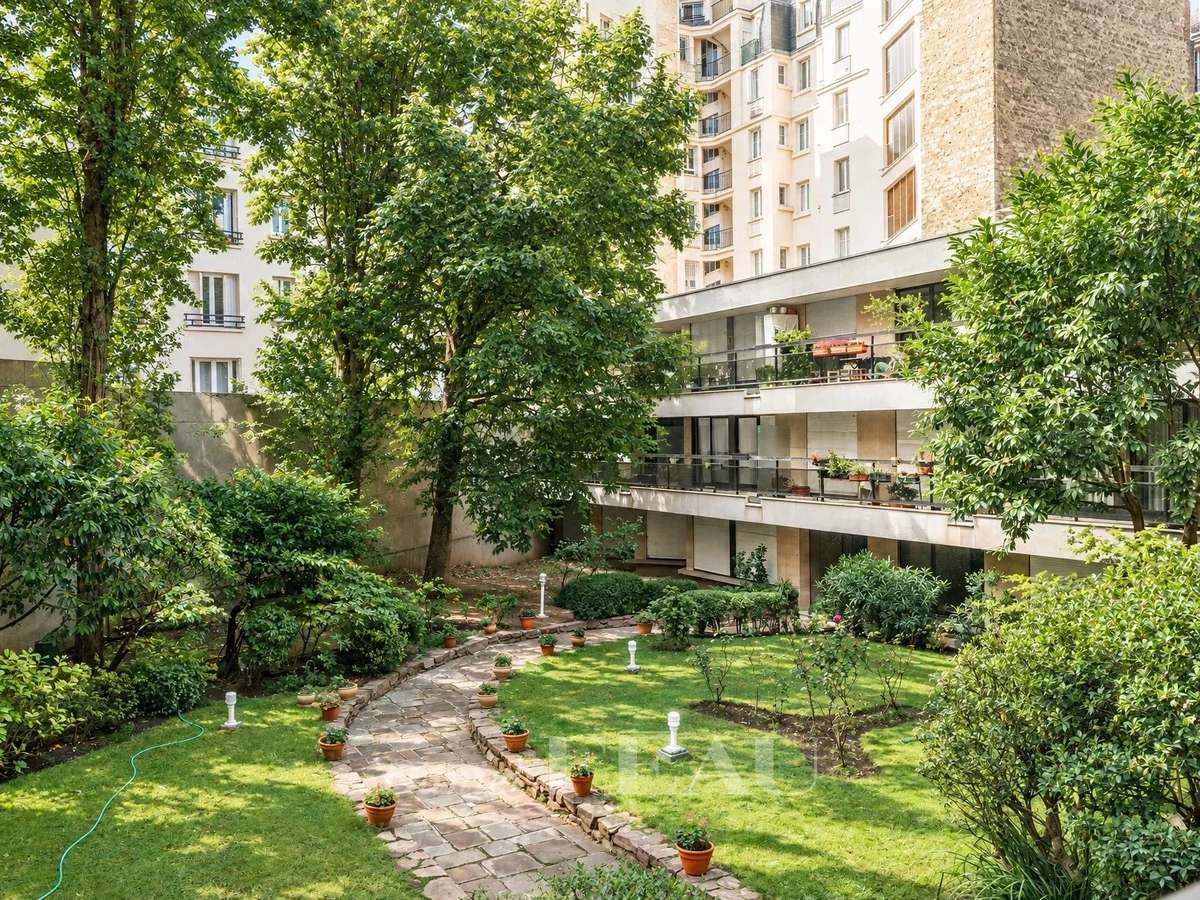 Apartment Paris 16e