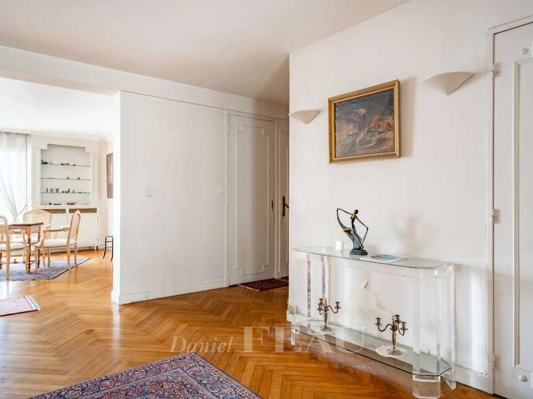 Apartment Paris 16e - 4 bedrooms - 155m²