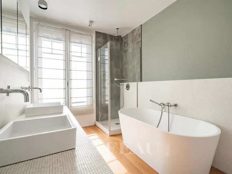 Appartement Paris 16e - 5 chambres - 196m²