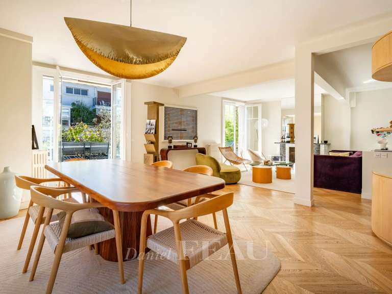 Appartement Paris 16e - 5 chambres - 196m²