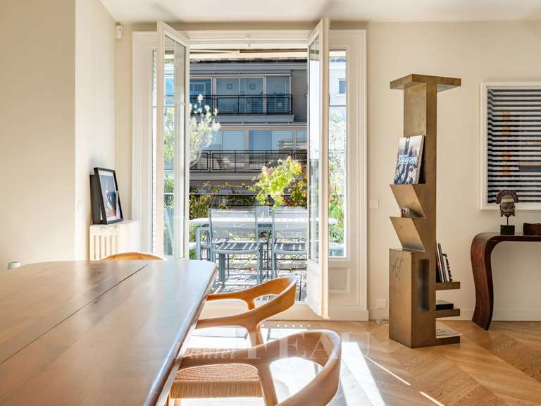 Appartement Paris 16e - 5 chambres - 196m²