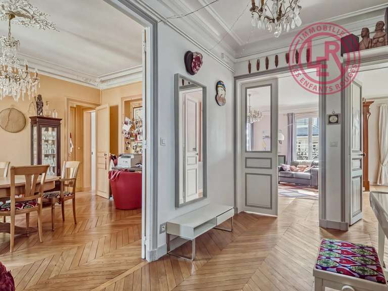 Appartement Paris 10e - 3 chambres - 130m²