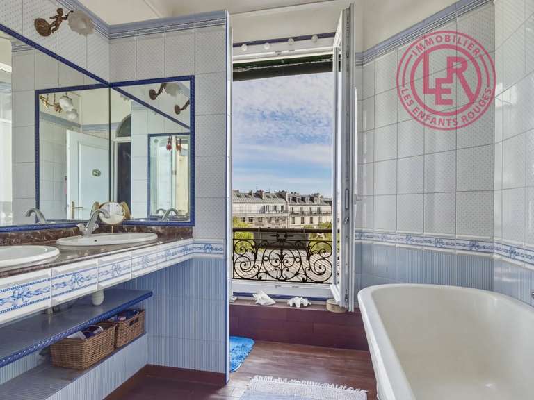 Appartement Paris 10e - 3 chambres - 130m²