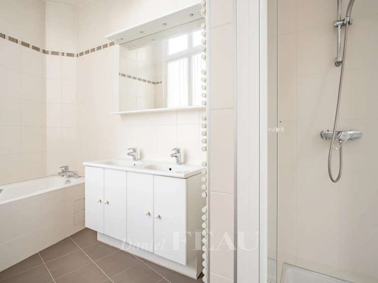 Appartement Paris 16e - 6 chambres - 375m²