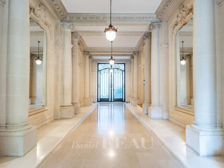 Appartement Paris 16e - 6 chambres - 375m²
