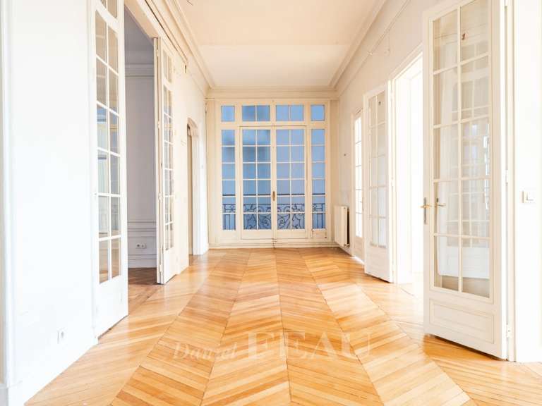 Appartement Paris 16e - 6 chambres - 375m²