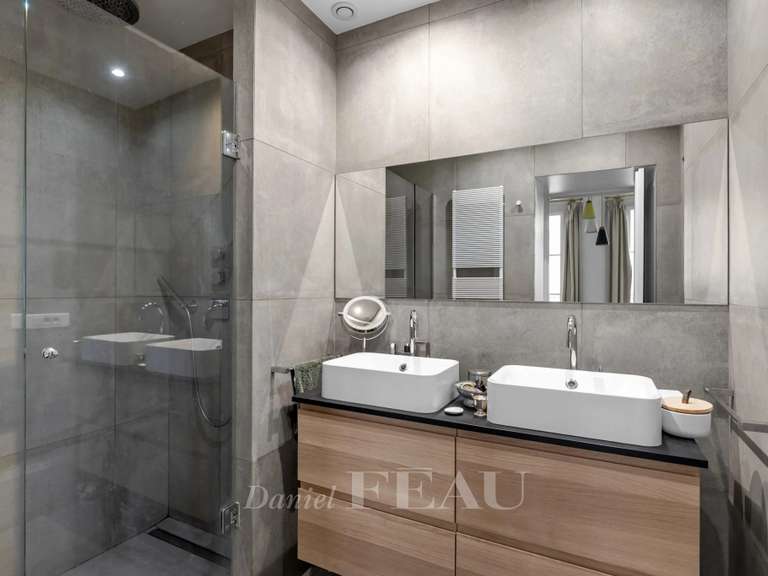 Appartement Paris 8e - 2 chambres - 123m²