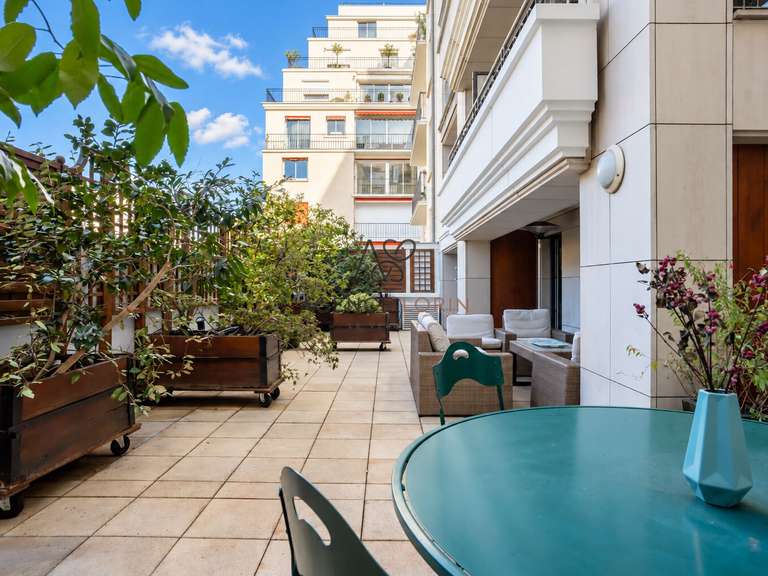 Appartement Paris 16e - 5 chambres - 137m²