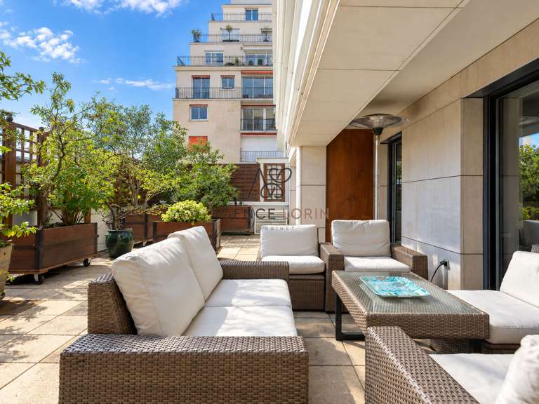 Appartement Paris 16e - 5 chambres - 137m²