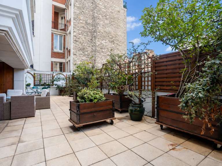 Appartement Paris 16e - 5 chambres - 137m²