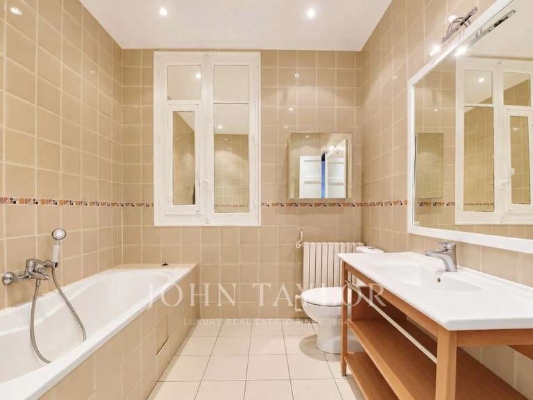Appartement Paris 16e - 4 chambres - 164m²