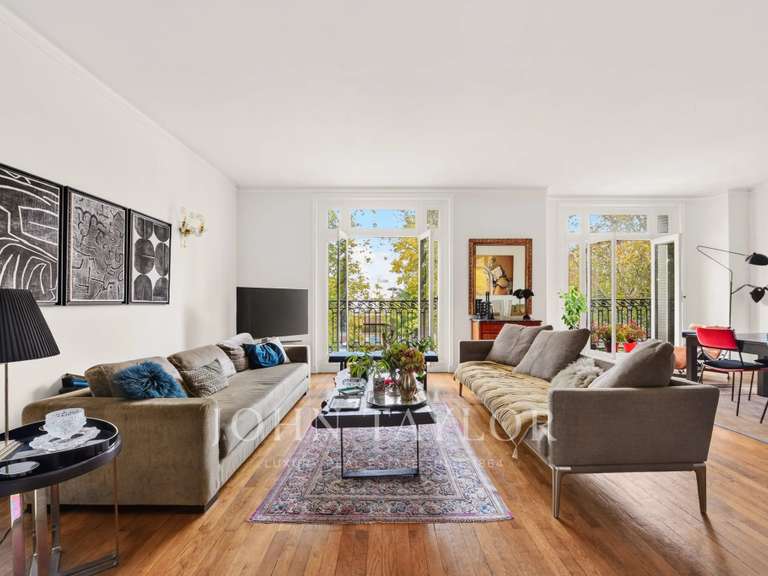 Appartement Paris 16e - 4 chambres - 164m²