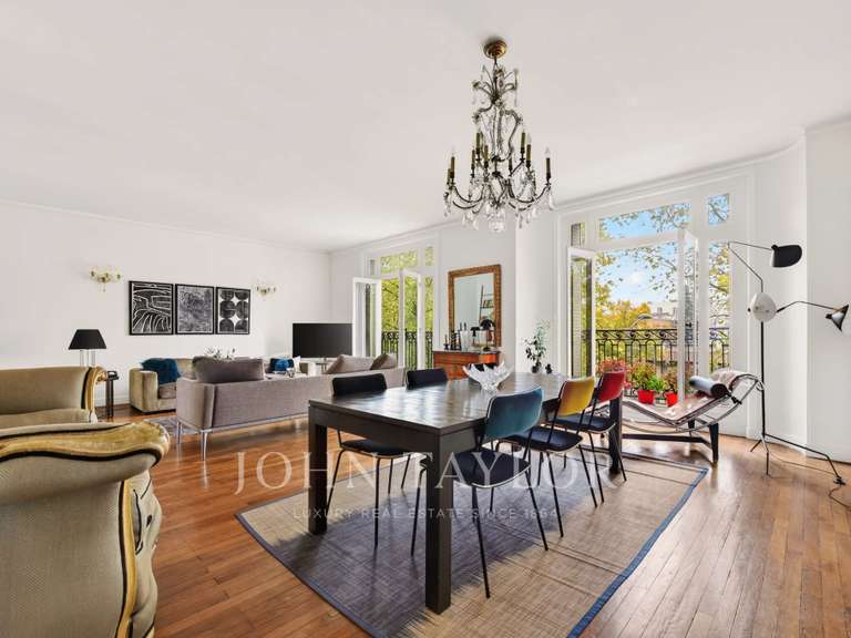 Appartement Paris 16e - 4 chambres - 164m²