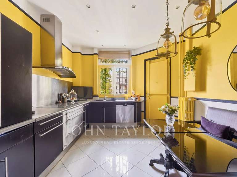 Appartement Paris 16e - 4 chambres - 164m²