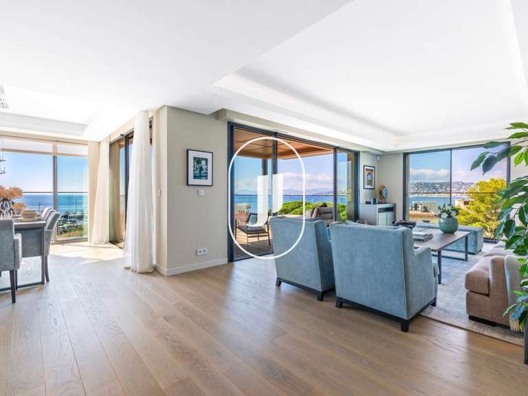 Appartement avec Vue sur mer Cap-d-antibes - 3 chambres - 106m²