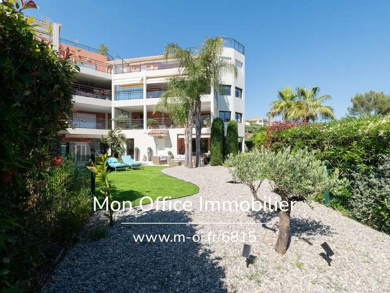 Appartement Saint-Raphaël - 2 chambres - 110m²