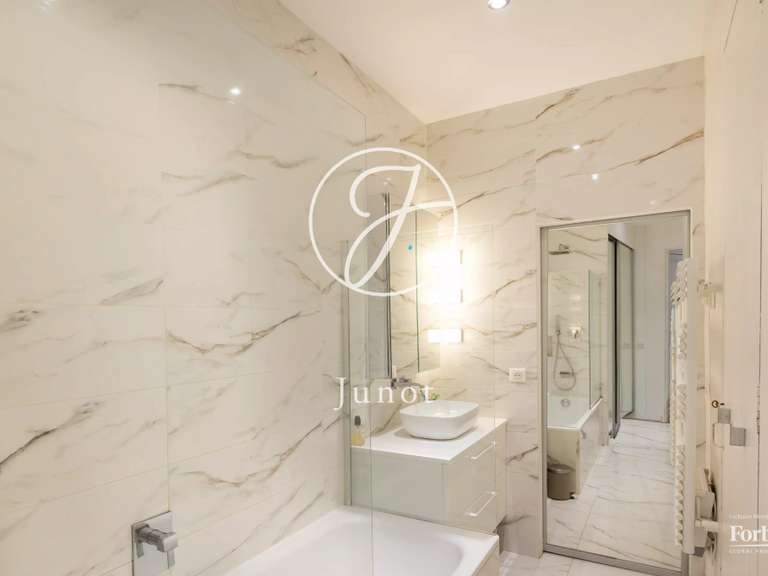 Appartement Paris 9e - 3 chambres - 118m²