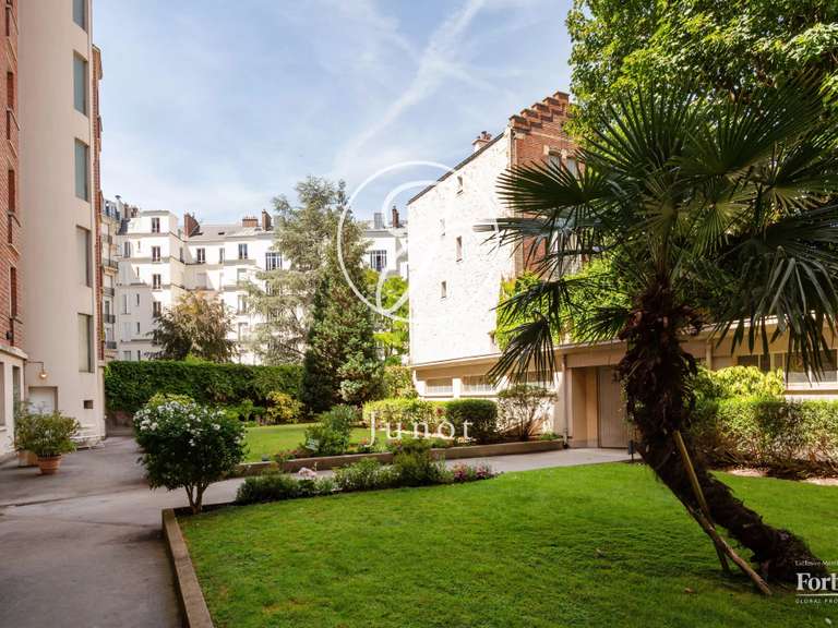 Appartement Paris 16e - 4 chambres - 141m²
