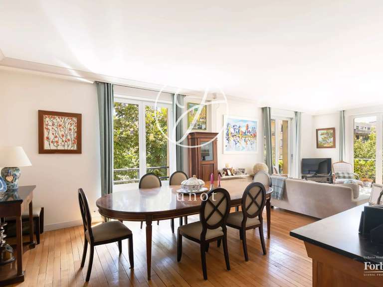 Appartement Paris 16e - 4 chambres - 141m²