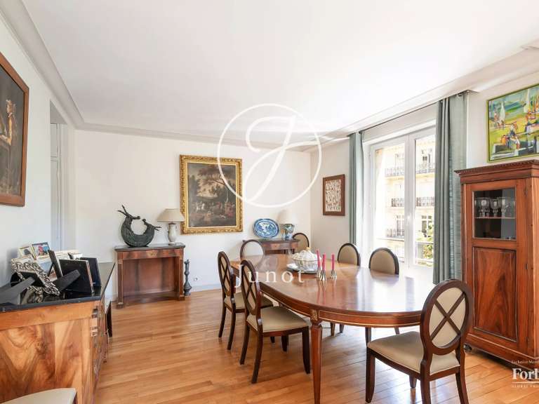 Appartement Paris 16e - 4 chambres - 141m²