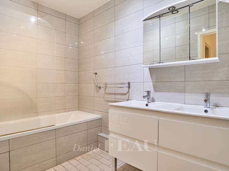 Appartement Paris 16e - 5 chambres - 170m²