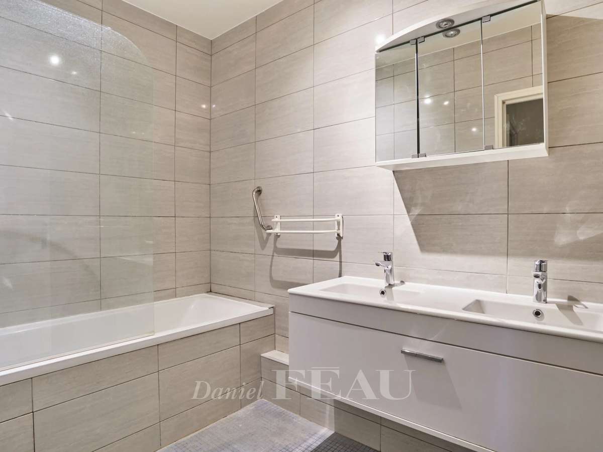 Apartment Paris 16e