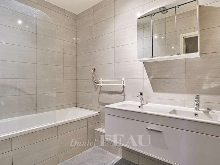 Appartement Paris 16e - 5 chambres - 170m²