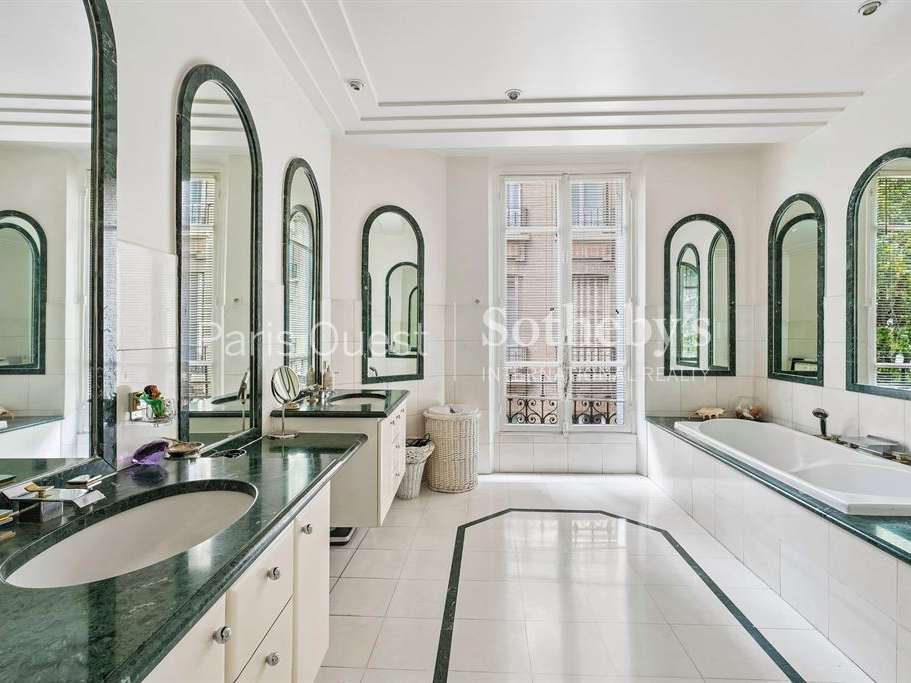 Apartment Paris 17e