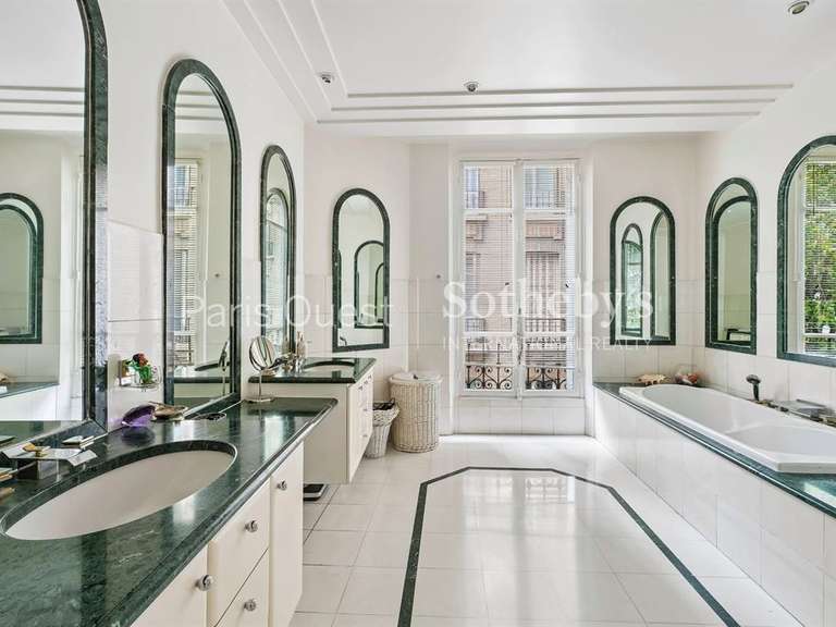 Appartement Paris 17e - 3 chambres - 161m²