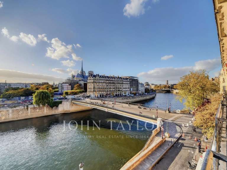 Appartement Paris 4e - 2 chambres - 110m²