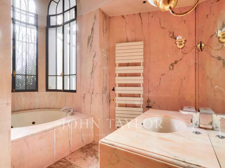 Appartement Paris 16e - 4 chambres - 201m²
