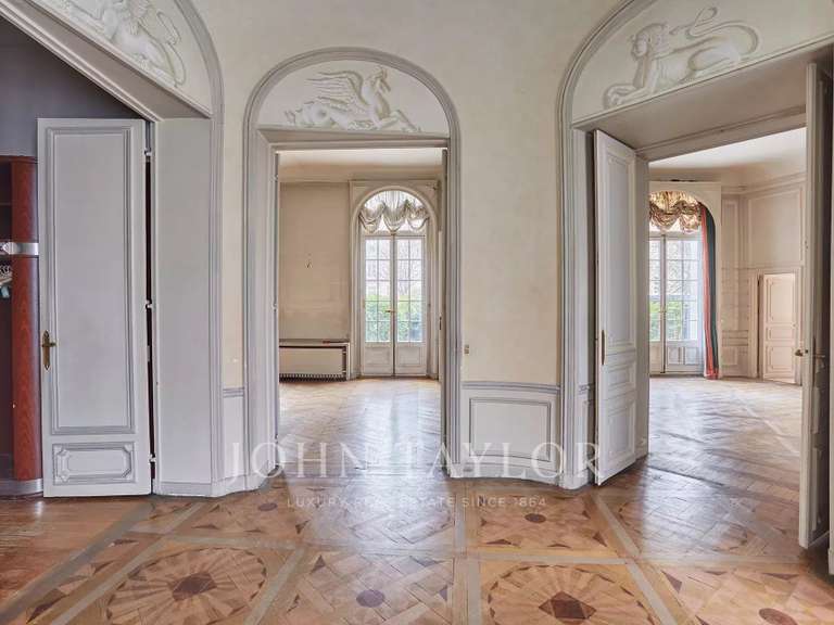 Appartement Paris 16e - 4 chambres - 201m²