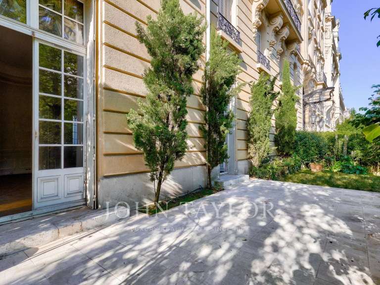Appartement Paris 16e - 4 chambres - 201m²