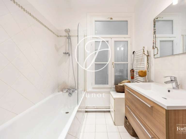 Appartement Paris 8e - 3 chambres - 147m²