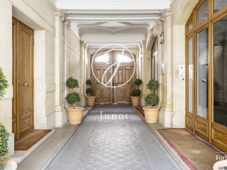 Appartement Paris 8e - 3 chambres - 147m²