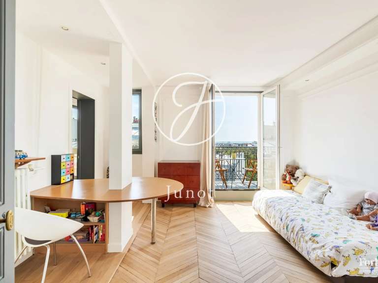 Appartement Paris 18e - 3 chambres - 203m²