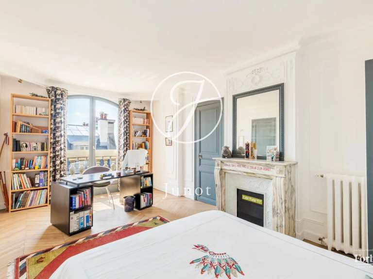 Appartement Paris 18e - 3 chambres - 203m²