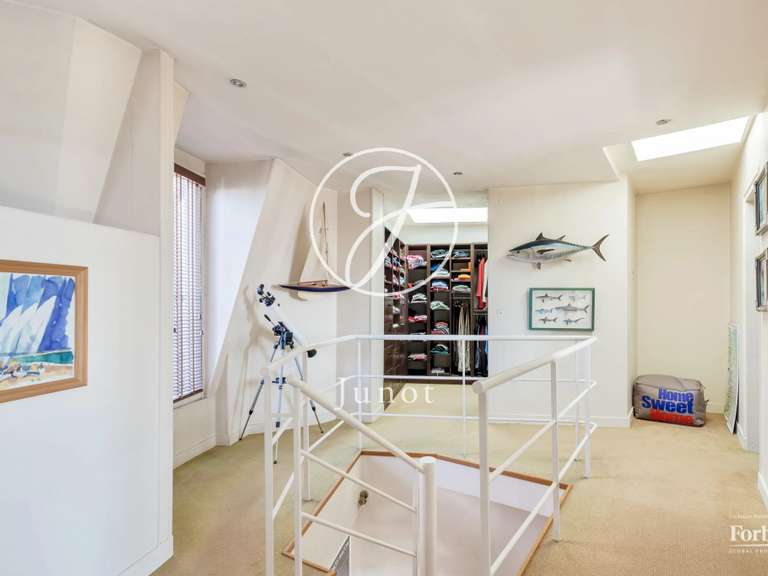 Appartement Paris 18e - 3 chambres - 203m²