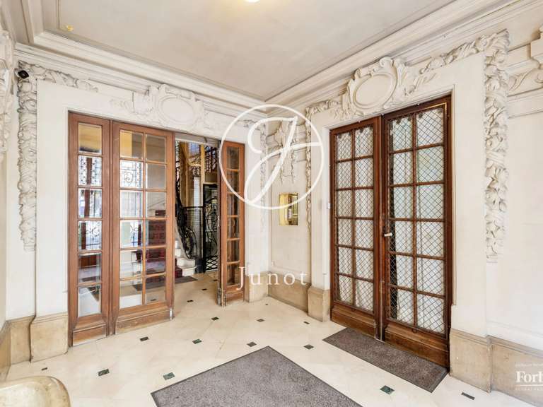 Appartement Paris 18e - 3 chambres - 203m²