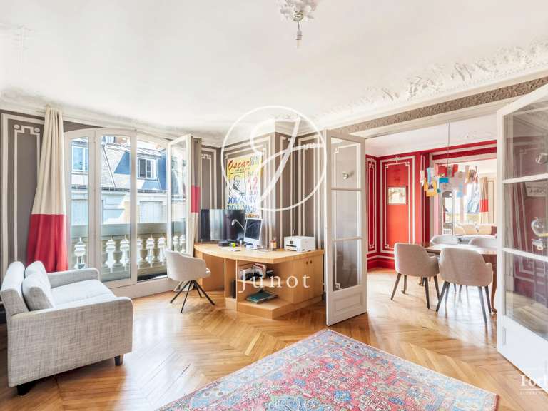 Appartement Paris 18e - 3 chambres - 203m²
