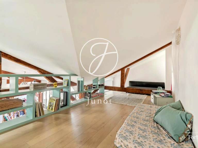 Appartement Paris 18e - 6 chambres - 132m²