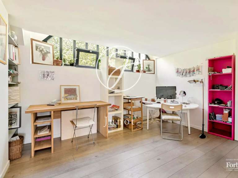 Appartement Paris 18e - 6 chambres - 132m²