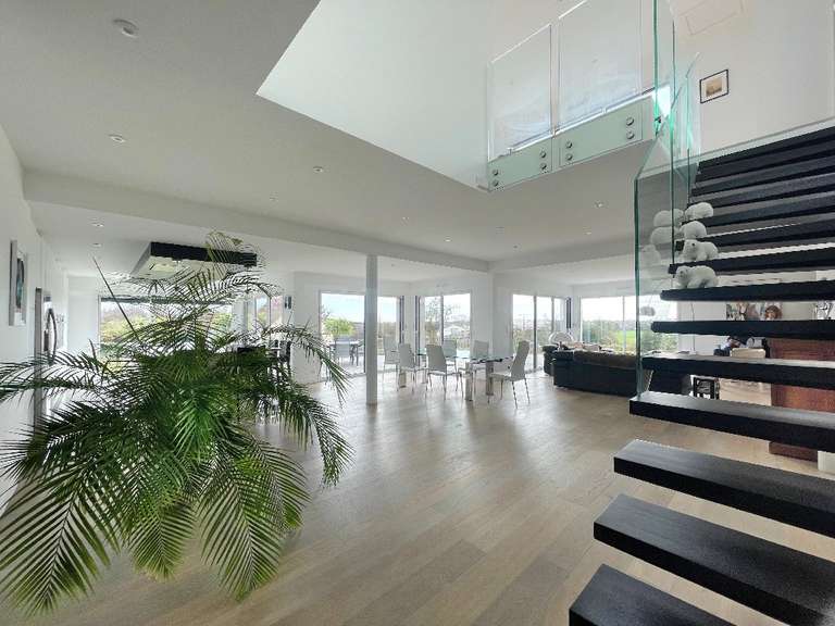 Maison Barneville-Carteret - 3 chambres - 254m²