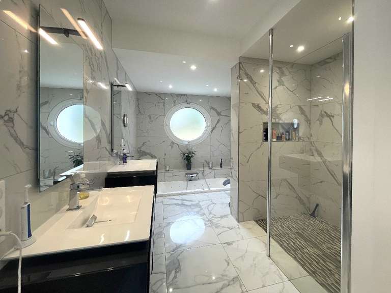 Maison Barneville-Carteret - 3 chambres - 254m²
