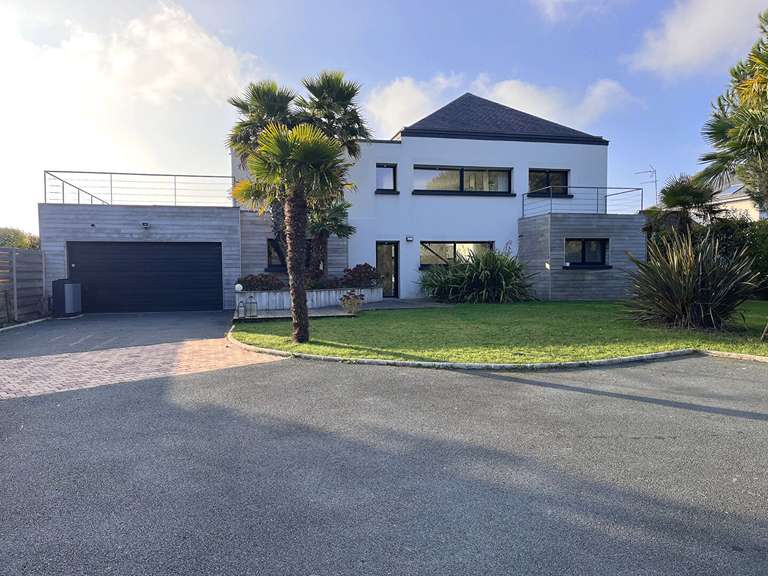 House Pordic - 4 bedrooms - 214m²