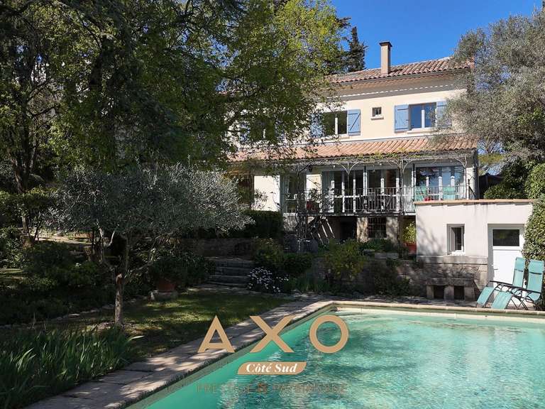 Maison Nîmes - 5 chambres - 210m²