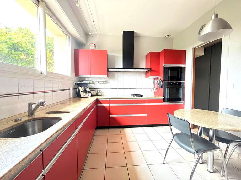 Maison Bouchemaine - 6 chambres - 216m²